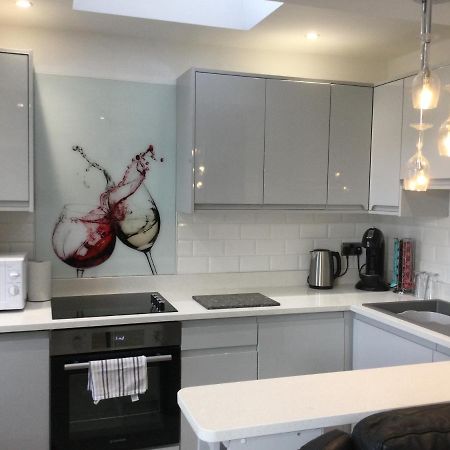 Leafy Lytham Central Lovely Ground Floor 1 Bedroom Apartment With Private Garden In Lytham Dog Friendly ลิธึม เซนต์ แอนน์ส ภายนอก รูปภาพ