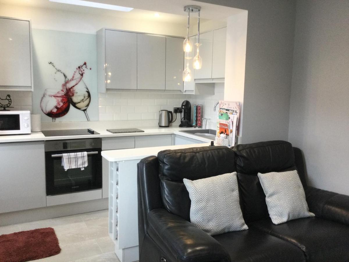 Leafy Lytham Central Lovely Ground Floor 1 Bedroom Apartment With Private Garden In Lytham Dog Friendly ลิธึม เซนต์ แอนน์ส ภายนอก รูปภาพ
