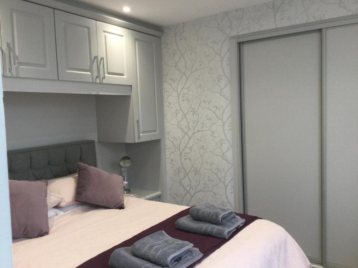 Leafy Lytham Central Lovely Ground Floor 1 Bedroom Apartment With Private Garden In Lytham Dog Friendly ลิธึม เซนต์ แอนน์ส ภายนอก รูปภาพ