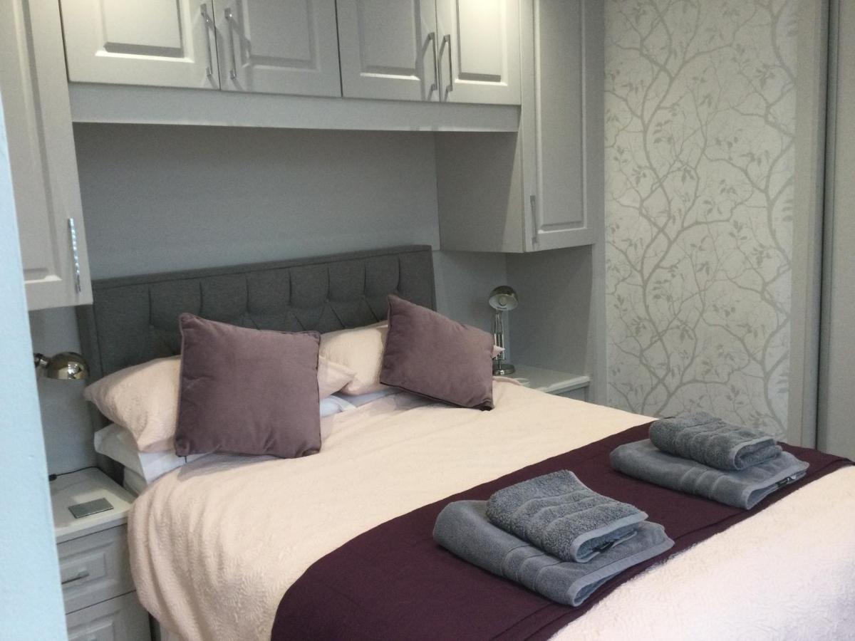Leafy Lytham Central Lovely Ground Floor 1 Bedroom Apartment With Private Garden In Lytham Dog Friendly ลิธึม เซนต์ แอนน์ส ภายนอก รูปภาพ